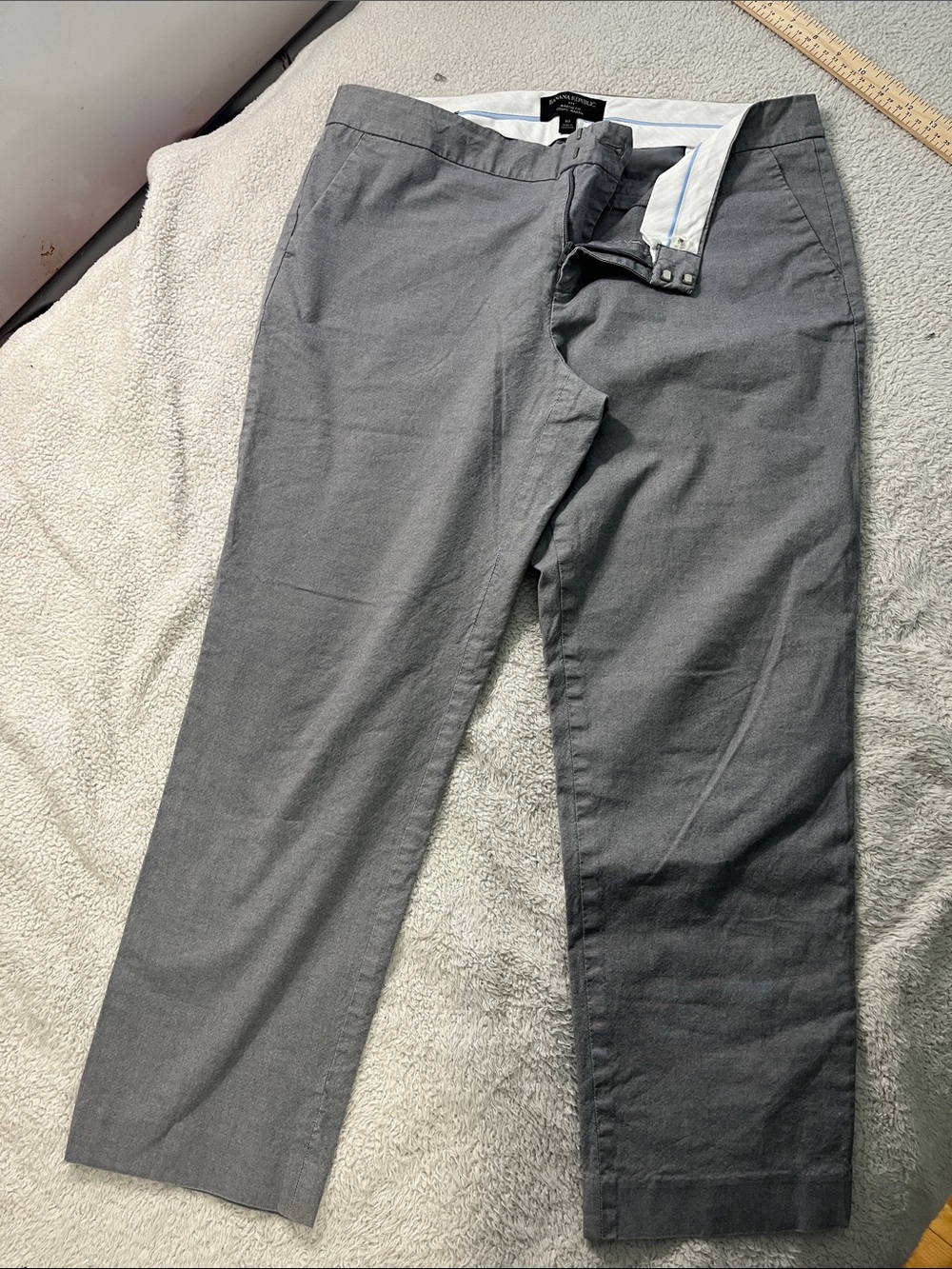 Banana Republic Gray Chino Pants - Classic Straight Fit B014